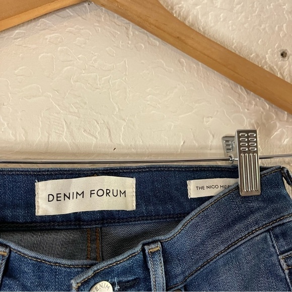 Aritzia Denim Forum The Nico Mid Rise Cropped Jeans in Medium Lagoon - Picture 8 of 10